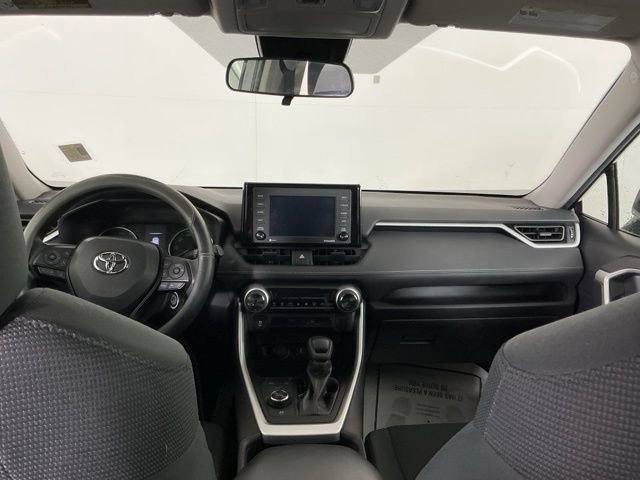 Used 2021 Toyota RAV4 LE image 22
