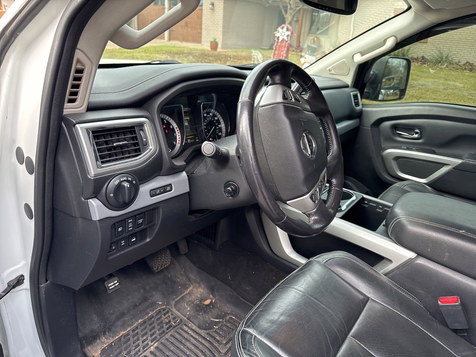 Used 2018 Nissan Titan PRO-4X w/ Pro-4x Convenience Package image 7