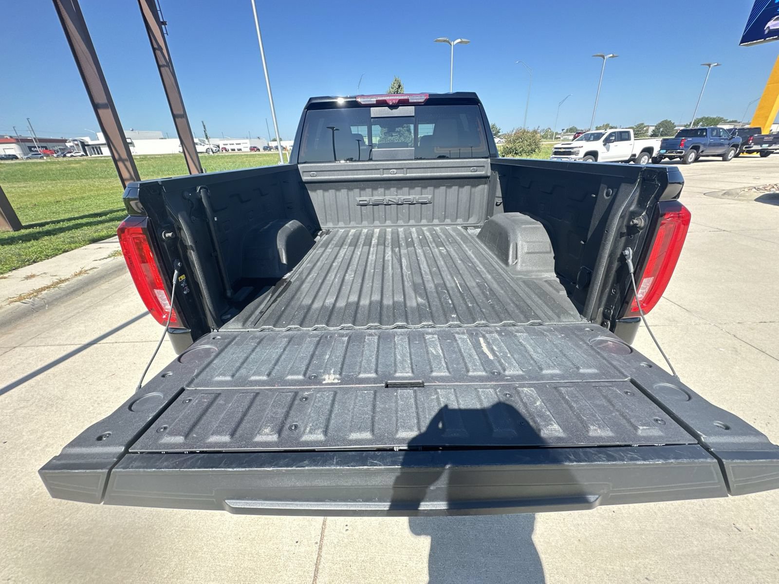 Used 2020 GMC Sierra 1500 Denali w/ Denali Ultimate Package AWD/4WD image 26