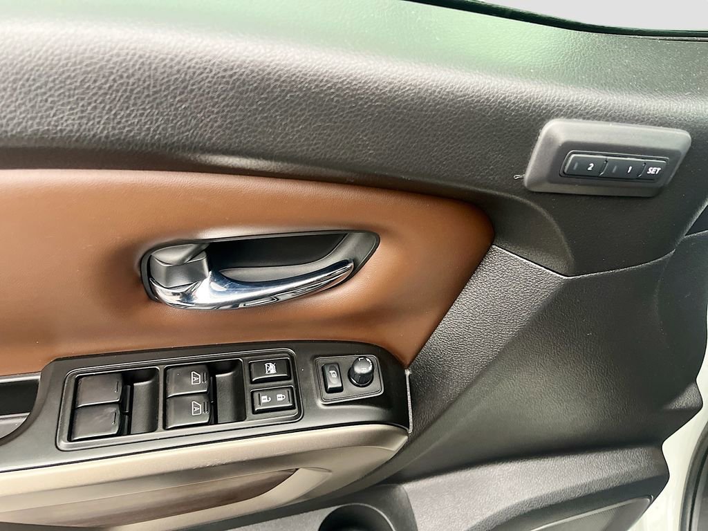 Used 2024 Nissan Titan Platinum Reserve image 18