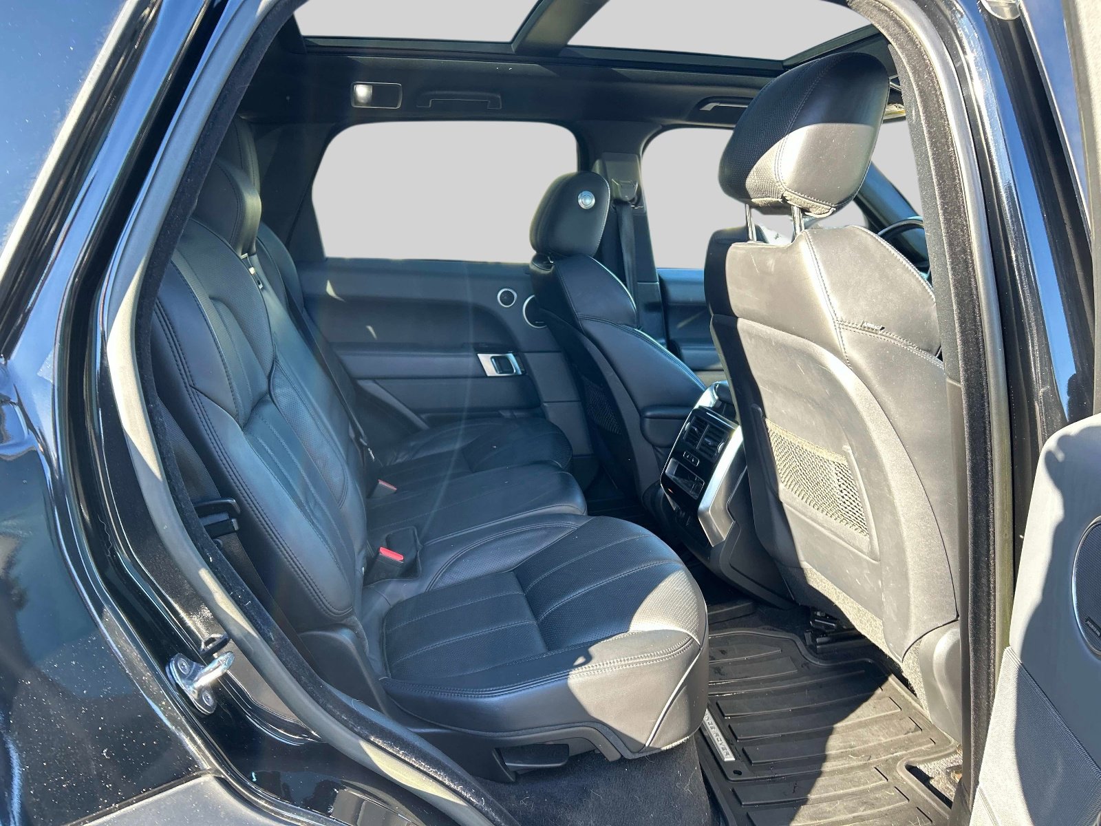 Used 2015 Land Rover Range Rover Sport HSE image 15