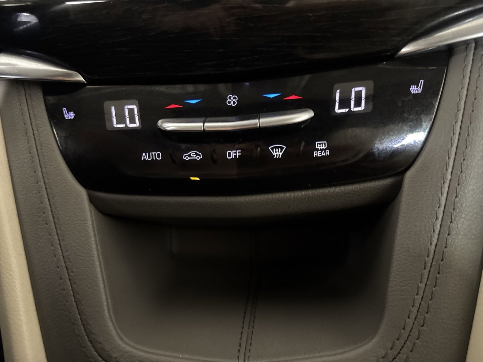 Used 2020 Cadillac XT6 Premium Luxury w/ LPO, Floor Liner Package image 21