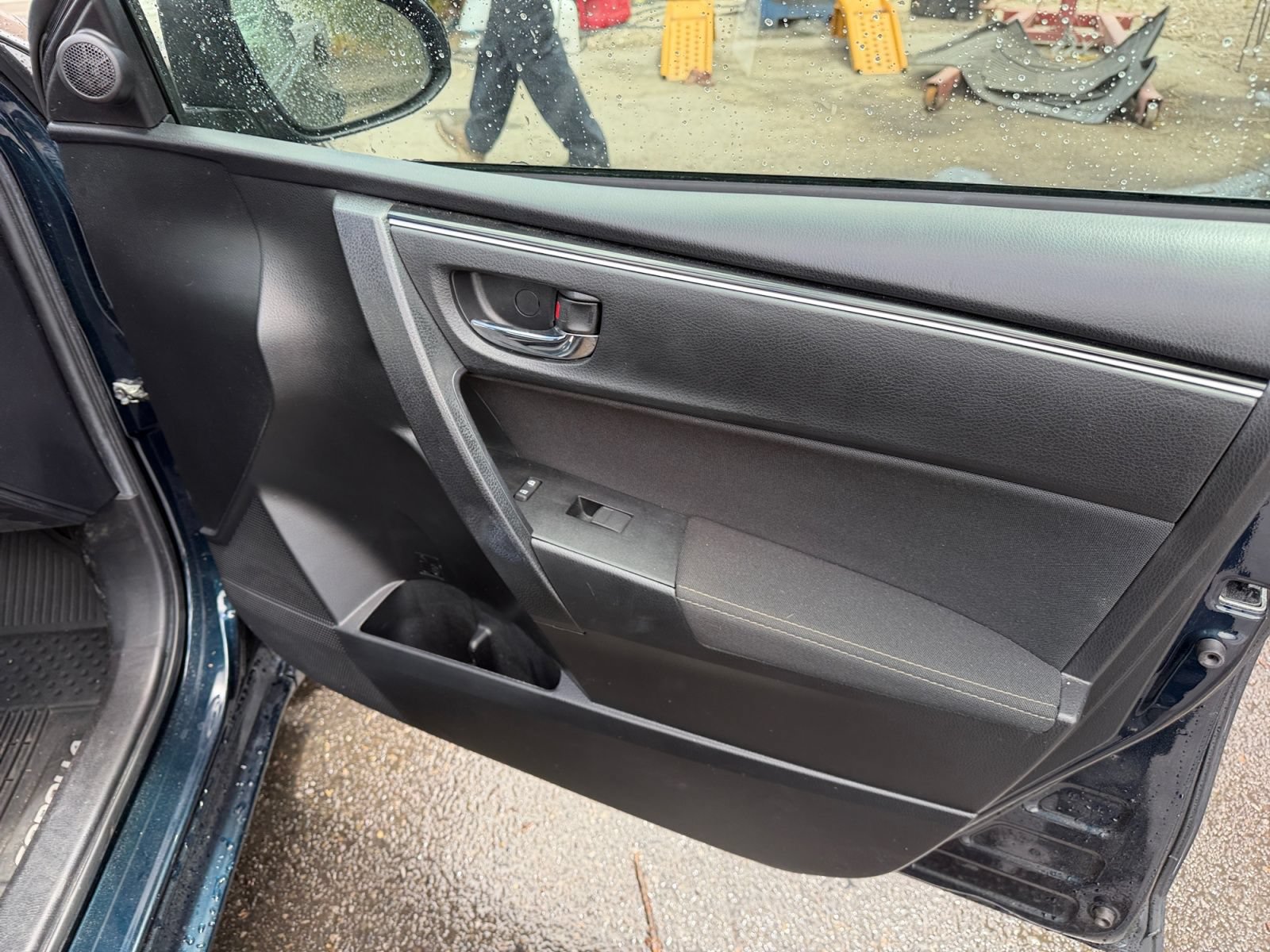 Used 2019 Toyota Corolla LE FWD image 17