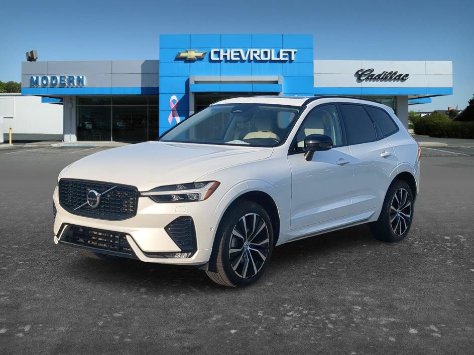 Used 2023 Volvo XC60 B5 Plus w/ Climate Package FWD image 1