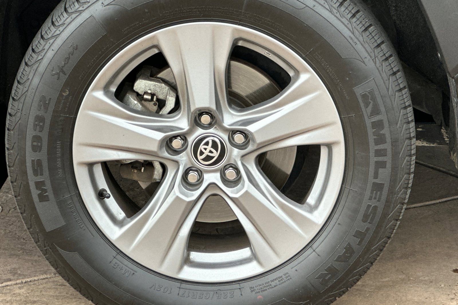 Used 2024 Toyota RAV4 XLE FWD image 33