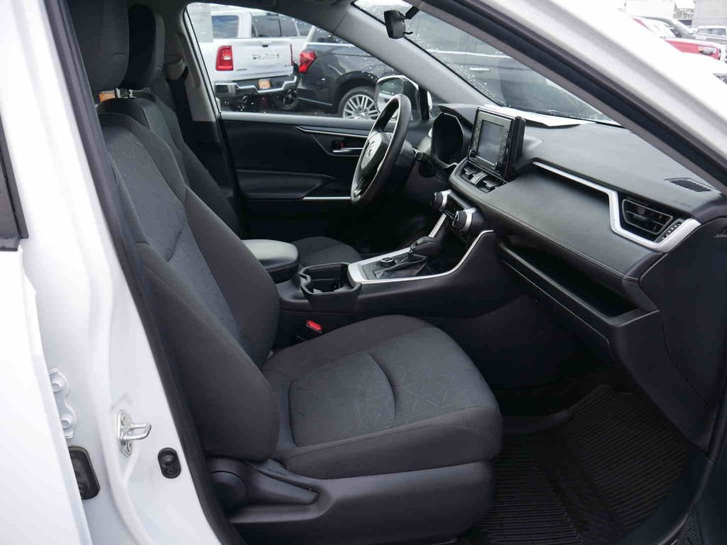 Used 2021 Toyota RAV4 XLE image 24