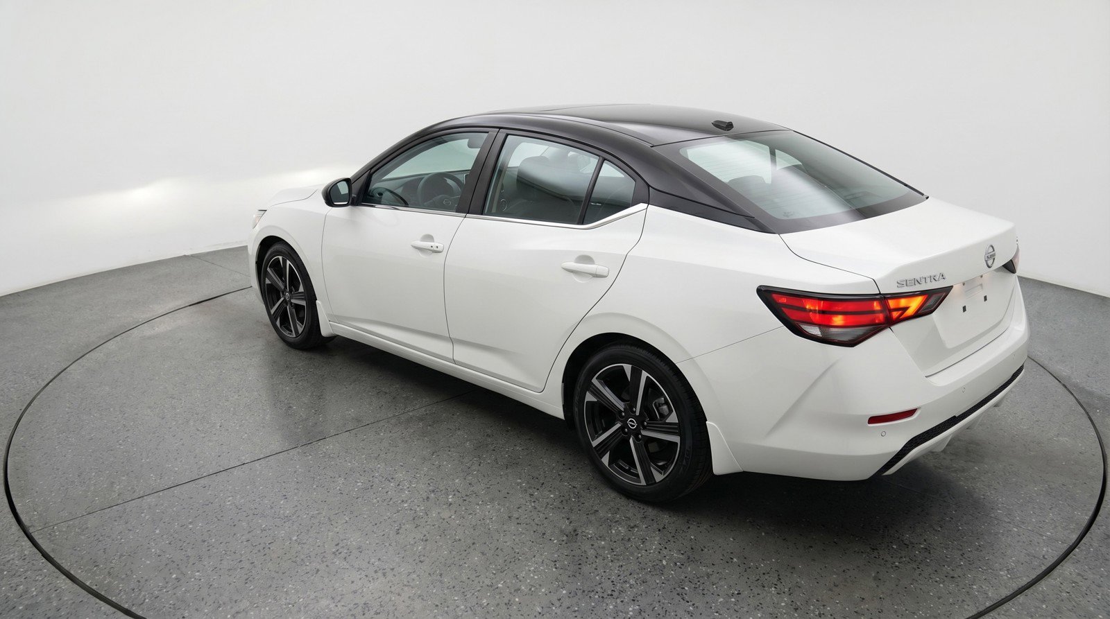 Used 2025 Nissan Sentra SV image 5