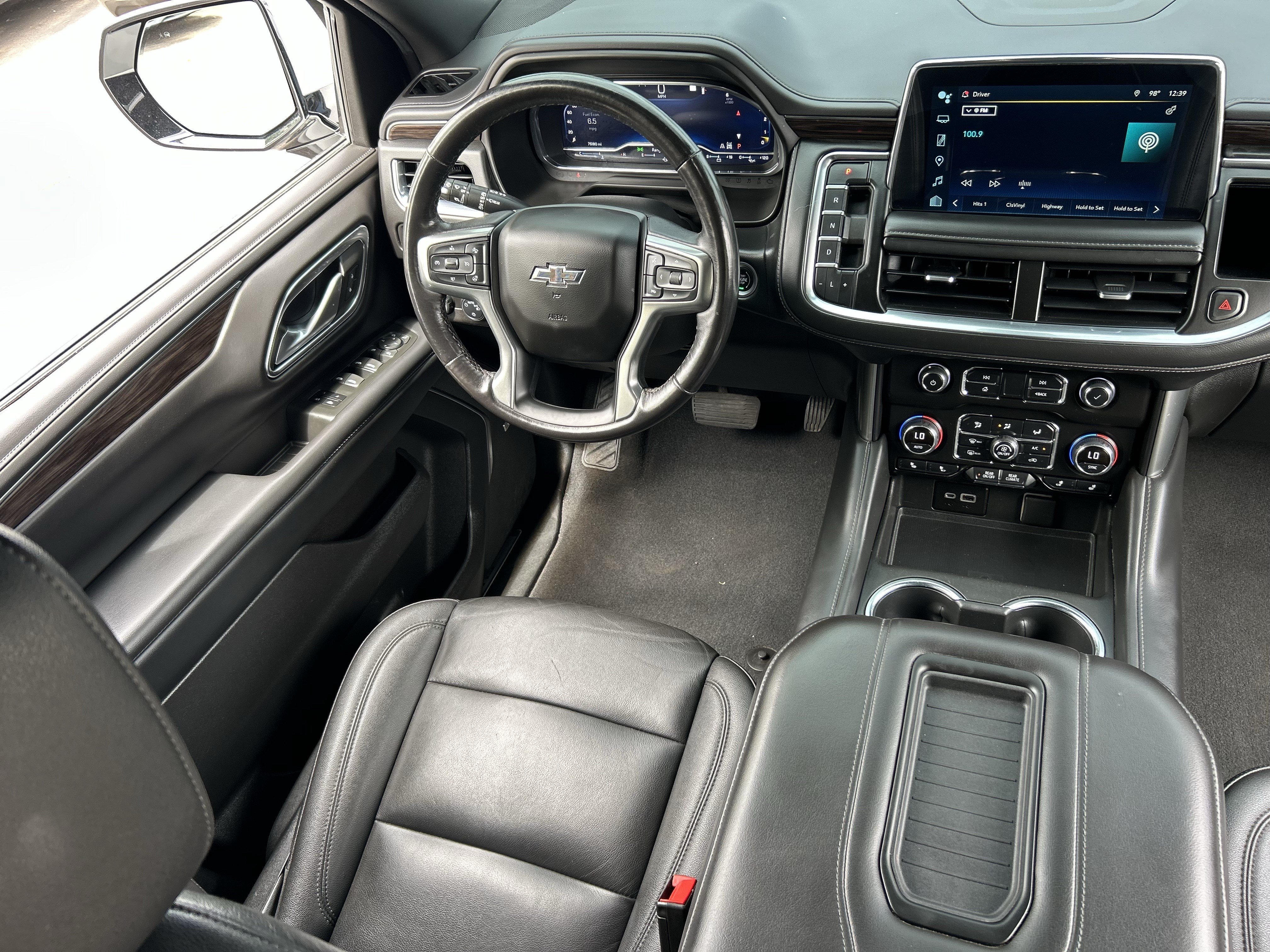 Used 2022 Chevrolet Tahoe Z71 w/ Luxury Package AWD/4WD image 12