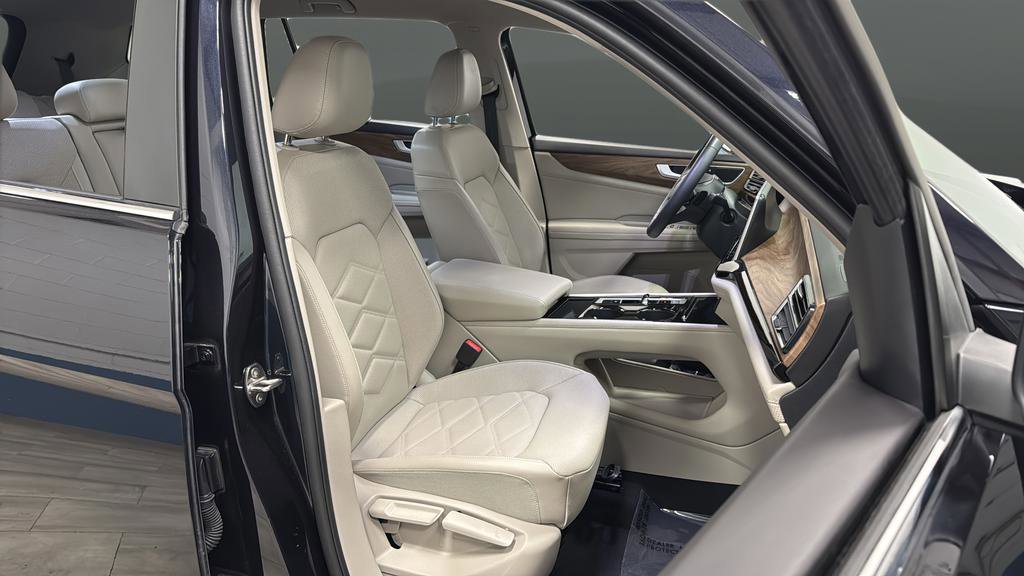 Used 2024 Volkswagen Atlas SE w/ Black Wheel Package image 24