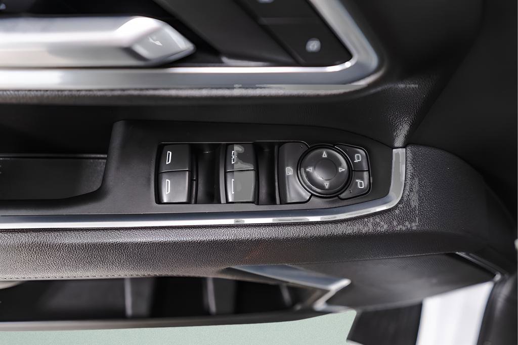 Used 2025 Chevrolet Silverado 2500 LT w/ Convenience Package image 24