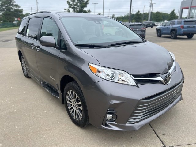 Used 2019 Toyota Sienna XLE image 8