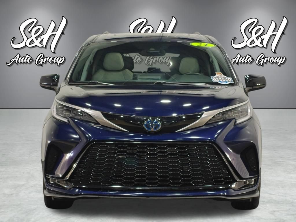Used 2024 Toyota Sienna XSE w/ XSE Plus Package AWD/4WD image 16