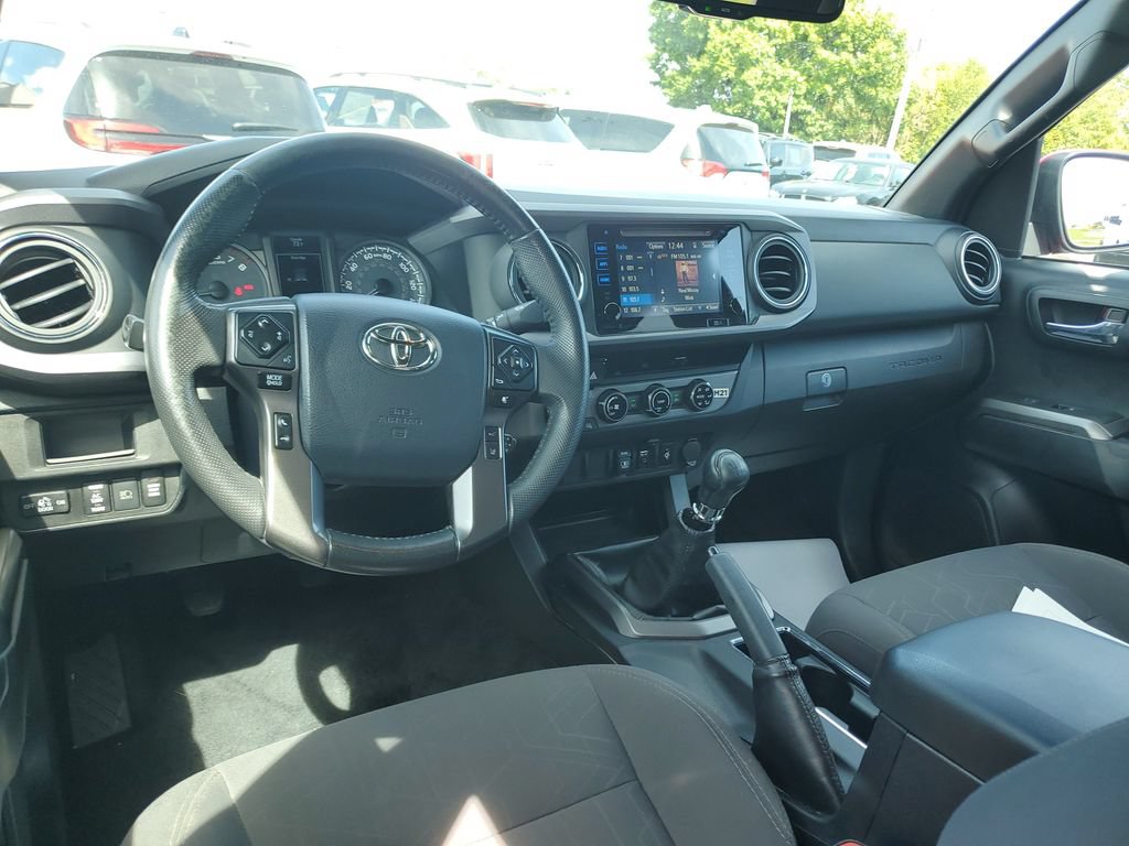 Used 2018 Toyota Tacoma TRD Sport AWD/4WD image 9