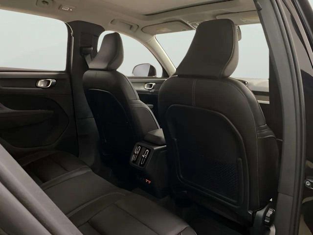 Used 2025 Volvo XC40 B5 Core image 58