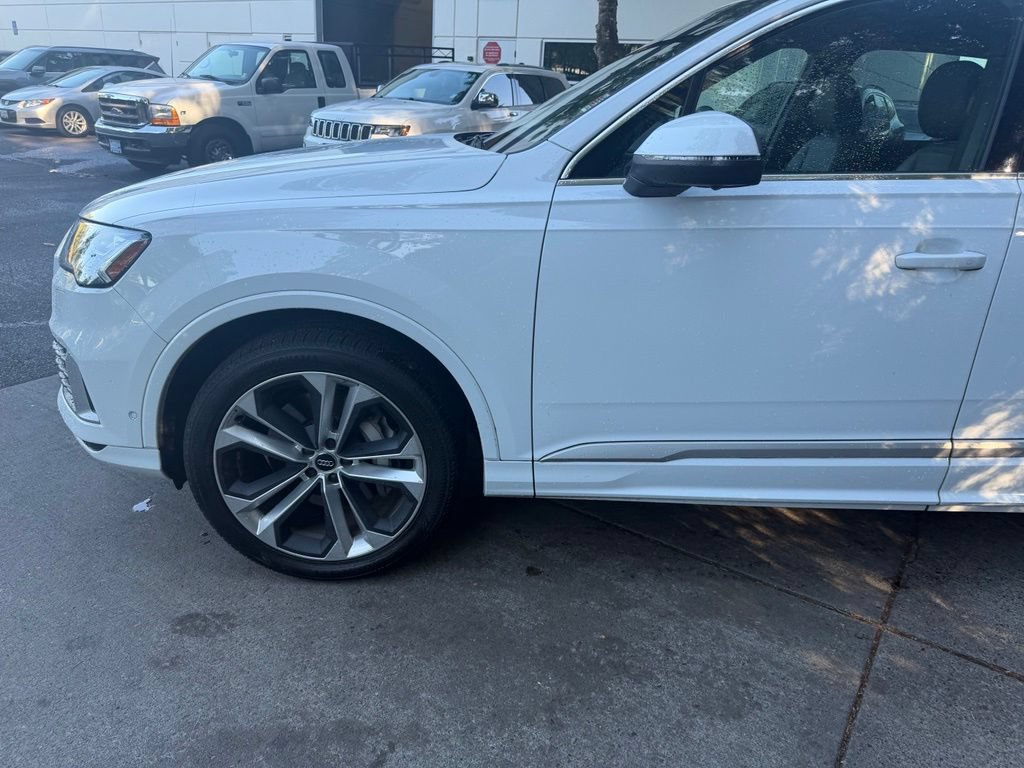 Used 2020 Audi Q7 3.0T Premium Plus w/ Premium Plus Package AWD/4WD image 8
