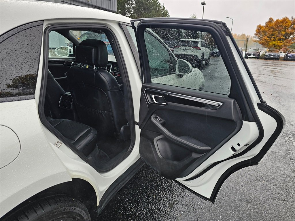 Used 2016 Porsche Macan S image 12