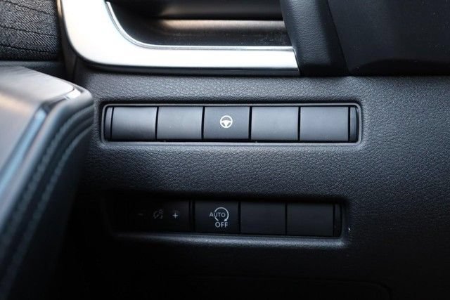 Certified 2023 Nissan Rogue SV FWD image 18