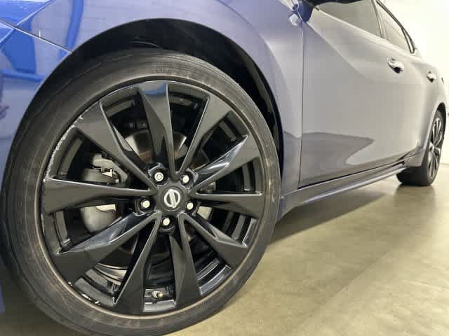 Used 2017 Nissan Maxima SR w/ Midnight Edition FWD image 29