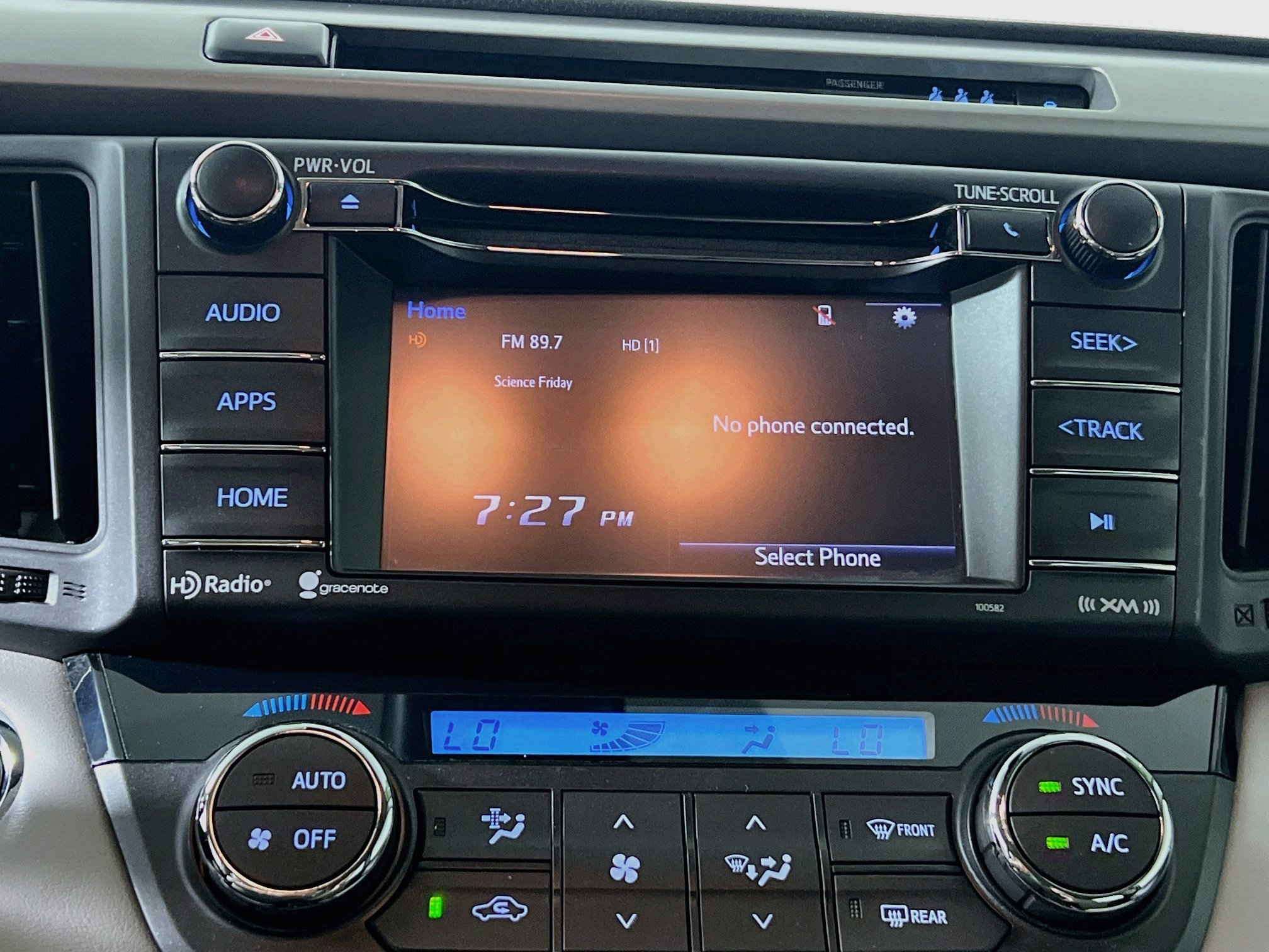 Used 2018 Toyota RAV4 XLE FWD image 27