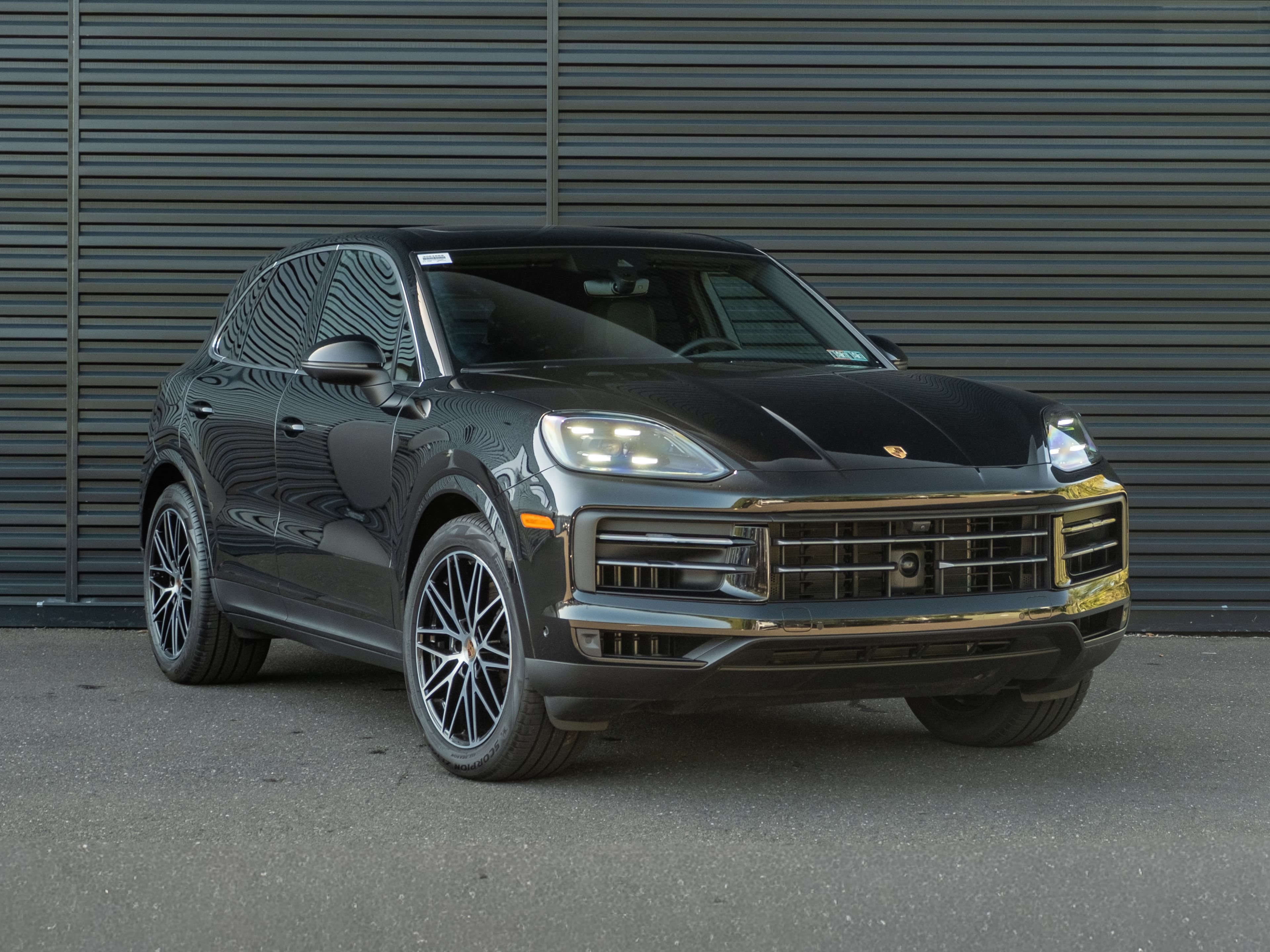 Certified 2025 Porsche Cayenne AWD/4WD image 10