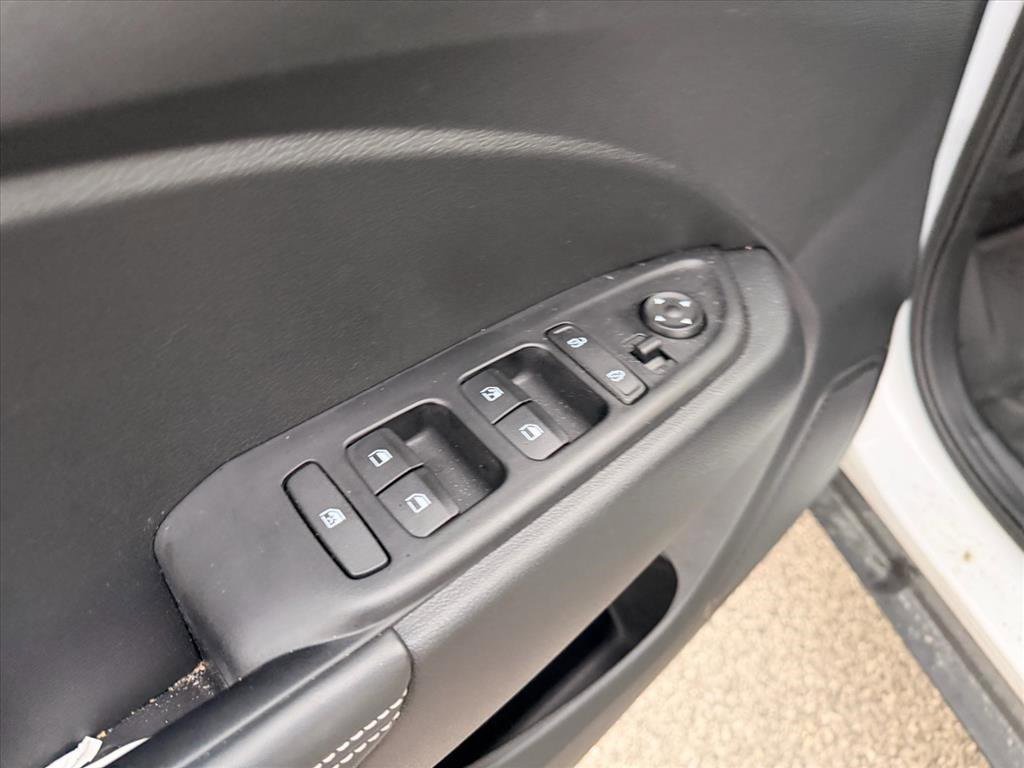 Used 2025 Hyundai Venue Limited image 15