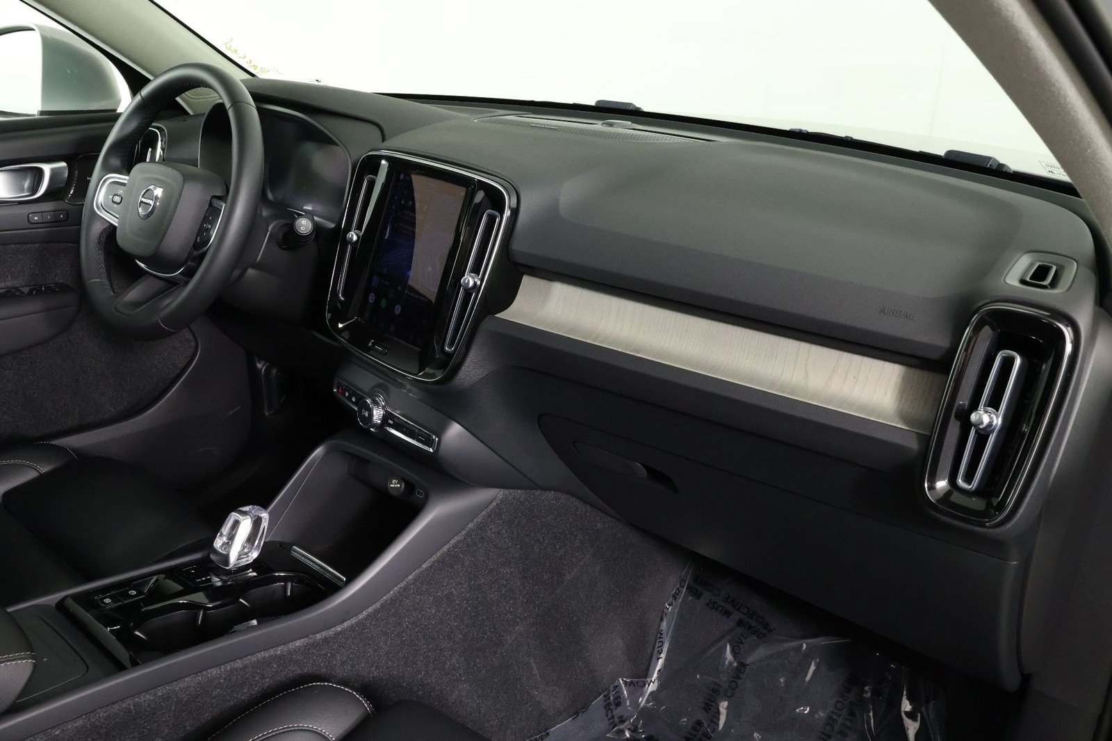 Certified 2023 Volvo XC40 B5 Ultimate w/ Protection Package Premier AWD/4WD image 22