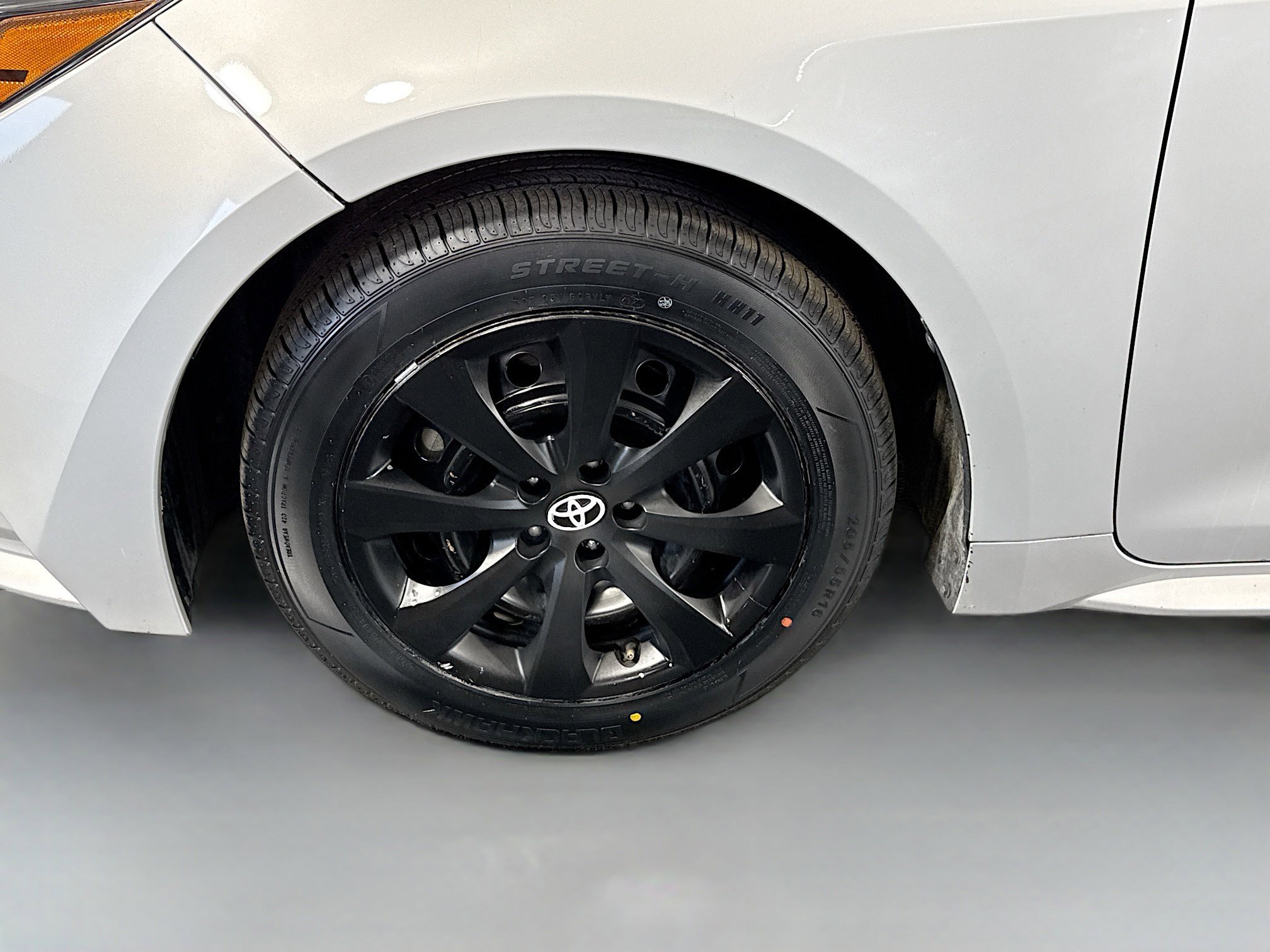 Used 2024 Toyota Corolla LE FWD image 37
