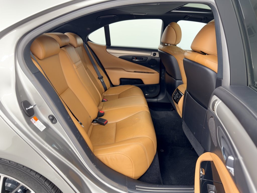 Used 2016 Lexus LS 460 w/ F Sport Package RWD image 29