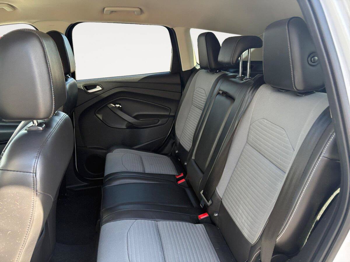 Used 2017 Ford Escape SE w/ SE Sport Appearance Package AWD/4WD image 13