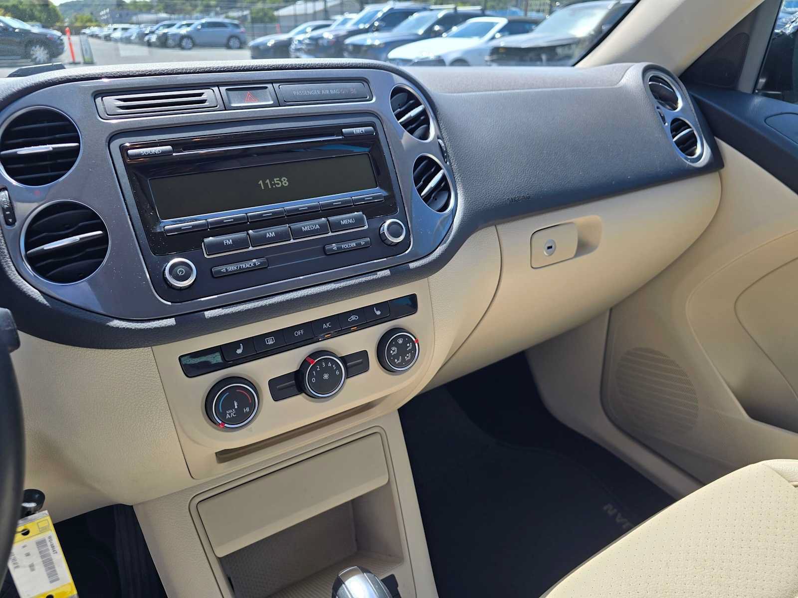 Used 2014 Volkswagen Tiguan SE FWD image 26