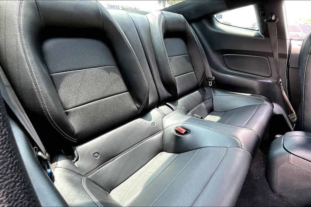 Used 2020 Ford Mustang GT Premium w/ Black Accent Package RWD image 21