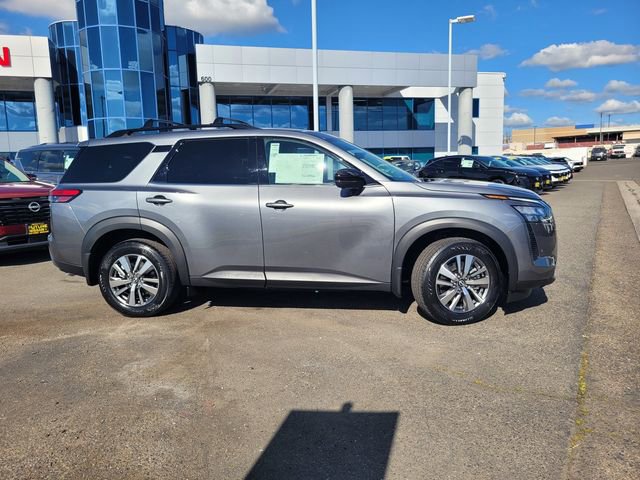 New 2026 Nissan Pathfinder SL image 4