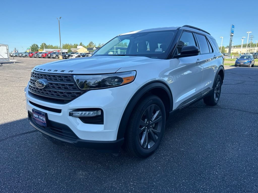 Used 2024 Ford Explorer XLT w/ Equipment Group 202A AWD/4WD image 12