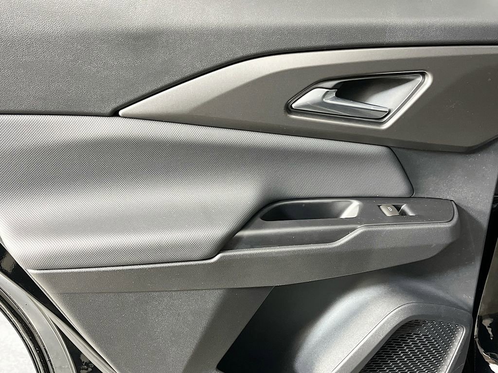 Used 2026 Chevrolet Equinox EV LT FWD image 28