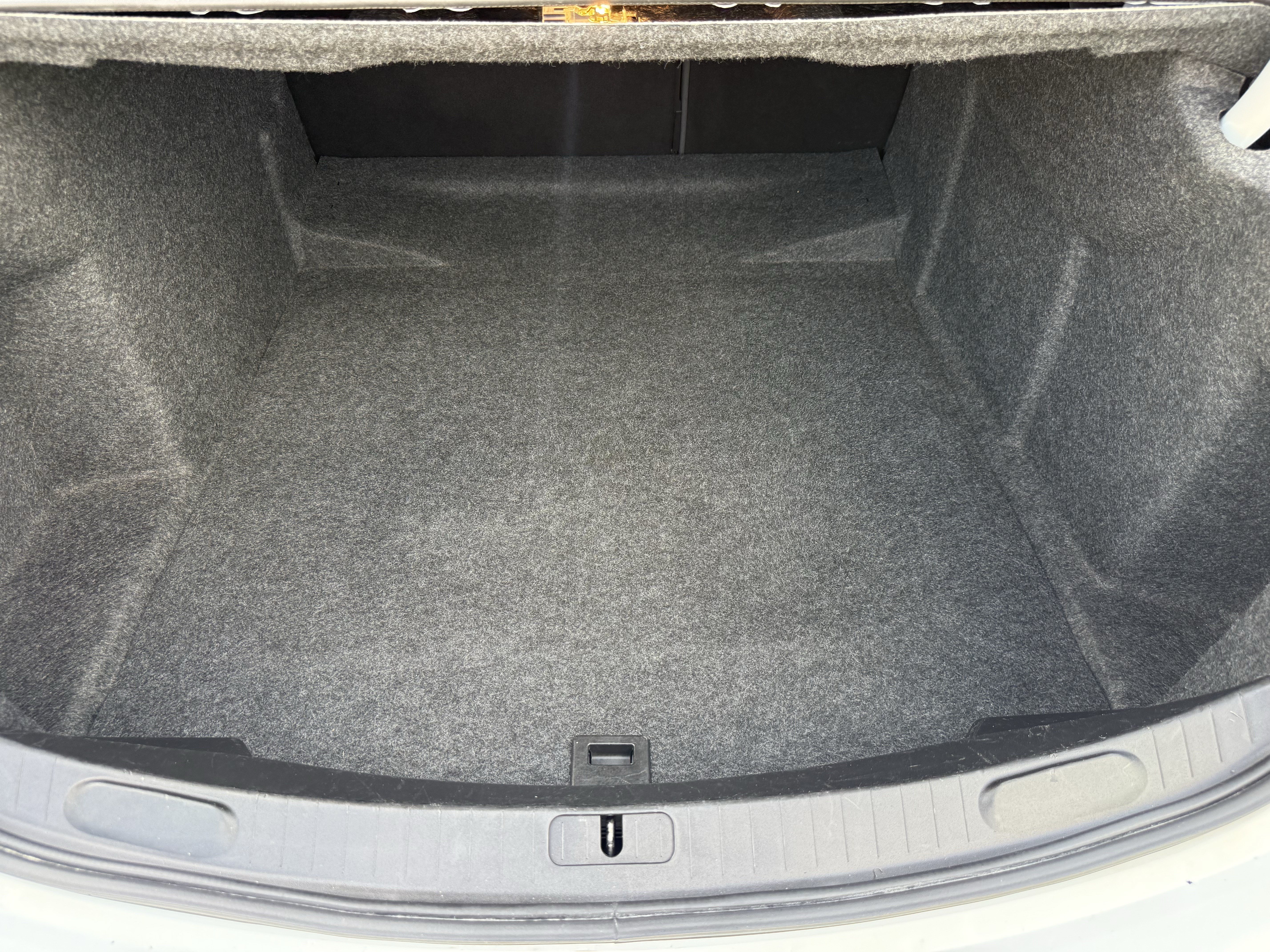 Used 2019 Chevrolet Impala LT FWD image 31