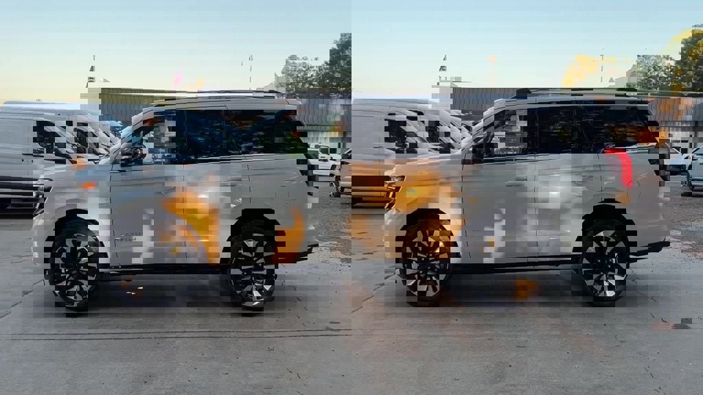 New 2025 Ford Expedition Platinum w/ Platinum Ultimate Package image 3