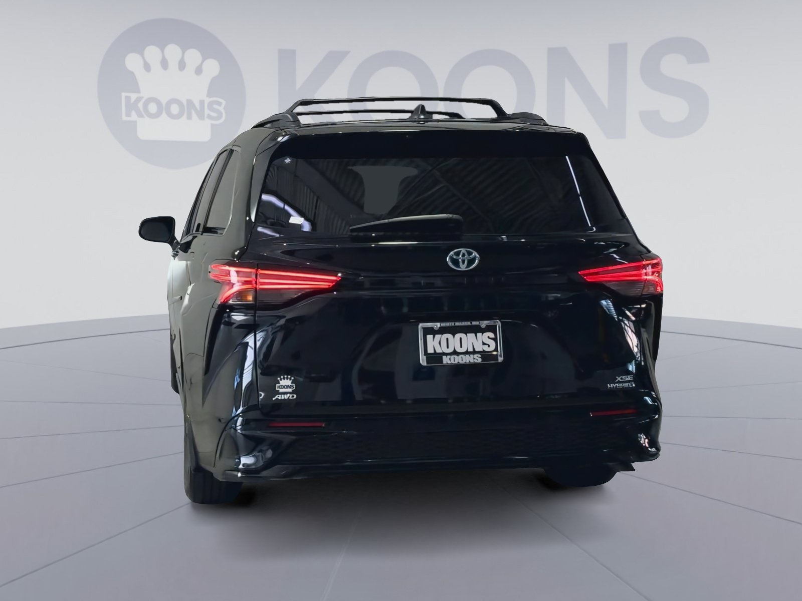 Used 2024 Toyota Sienna XSE w/ XSE Plus Package AWD/4WD image 10