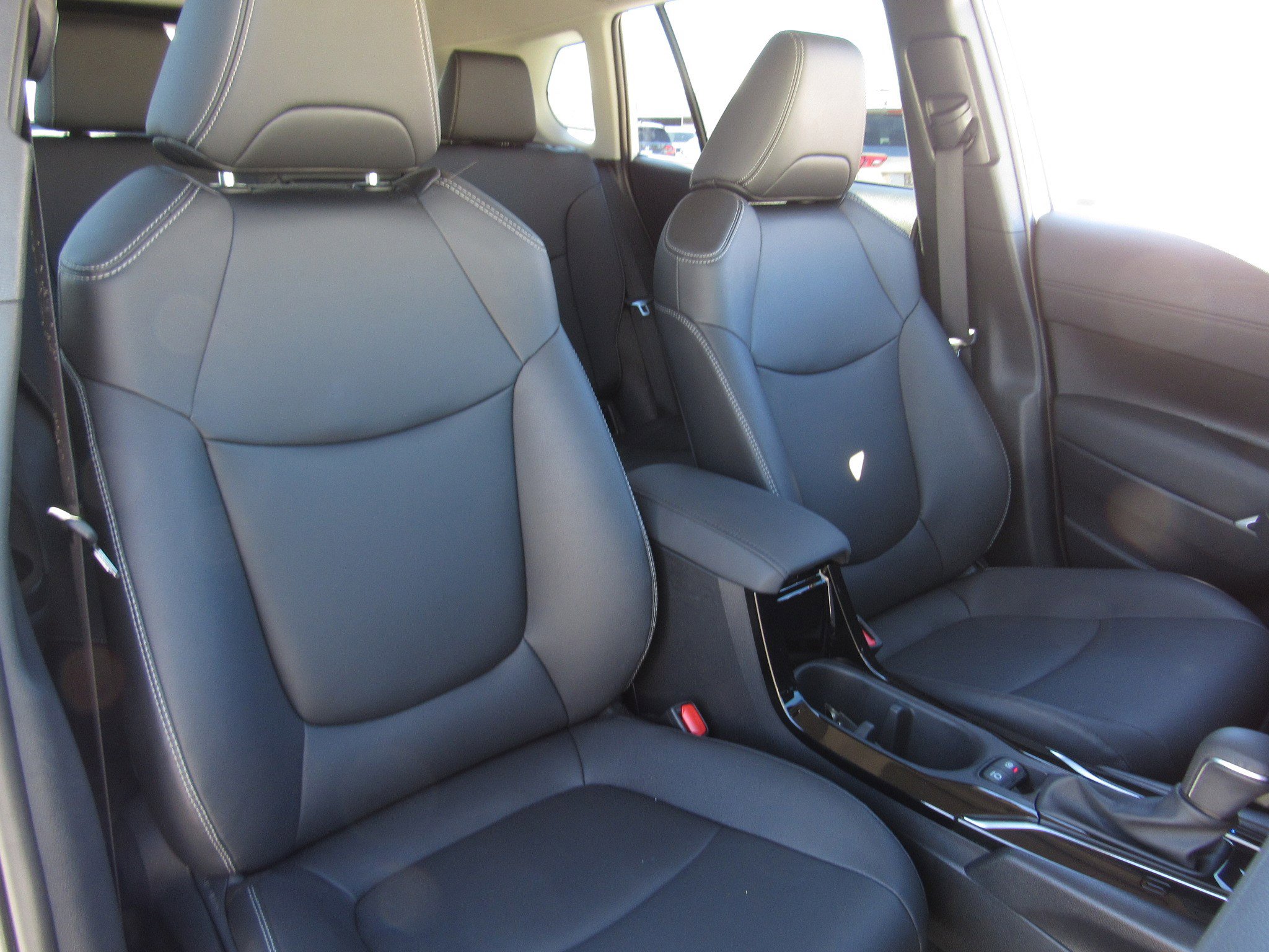 Used 2025 Toyota Corolla Cross XLE image 11