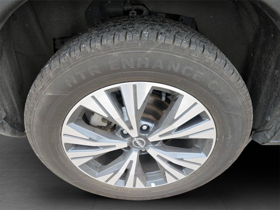 Used 2023 Nissan Rogue SV image 32