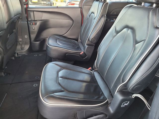 Certified 2025 Chrysler Pacifica Limited image 16