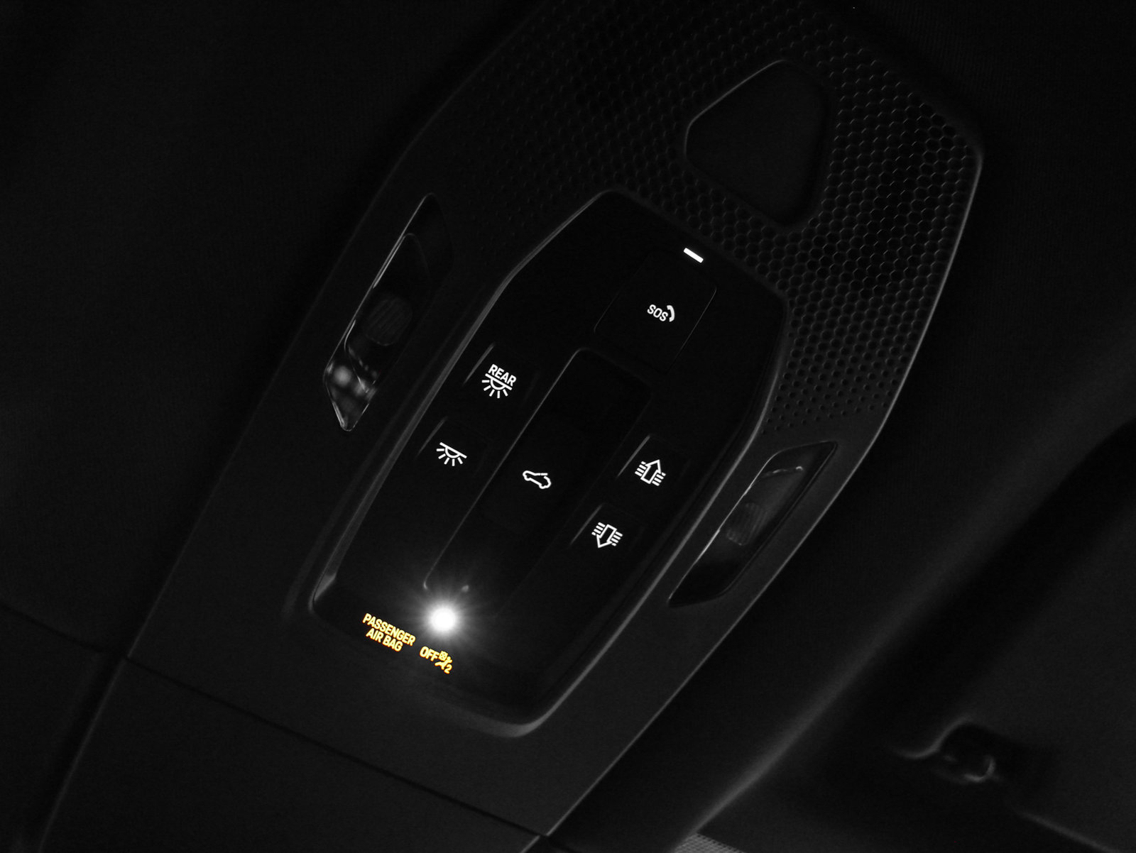 Certified 2025 Porsche Macan Electric RWD image 34