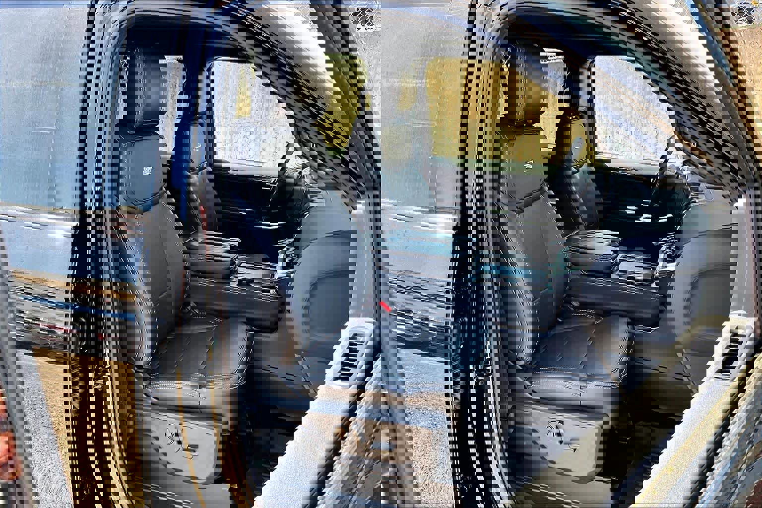 Certified 2025 Ford Expedition Platinum w/ Stealth Appearance Package image 9