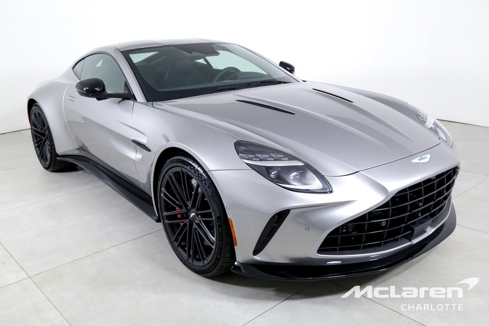 Used 2025 Aston Martin V8 Vantage Coupe image 3