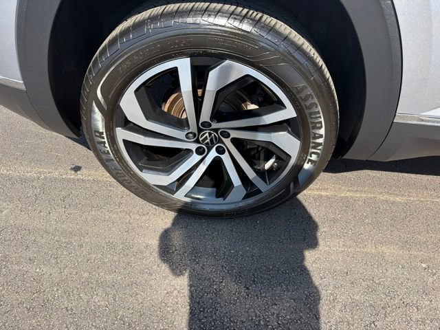 Used 2023 Volkswagen Atlas Cross Sport SEL AWD/4WD image 29