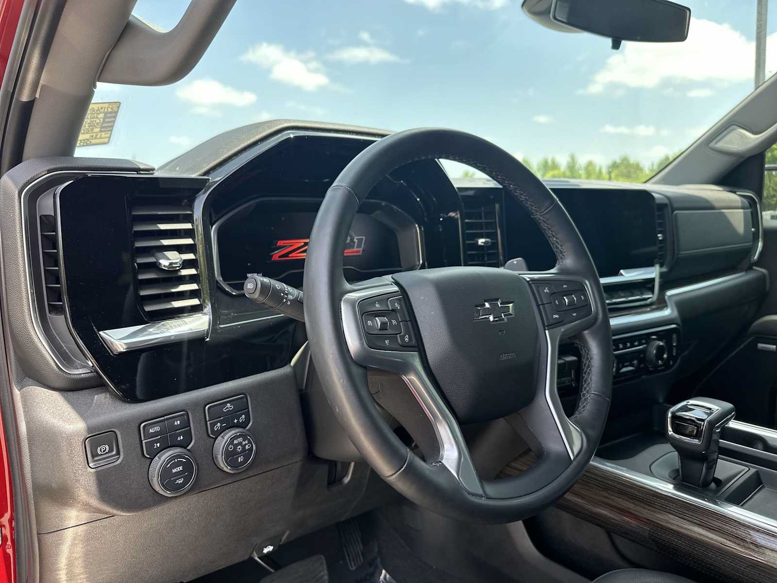 Certified 2025 Chevrolet Silverado 1500 RST AWD/4WD image 16