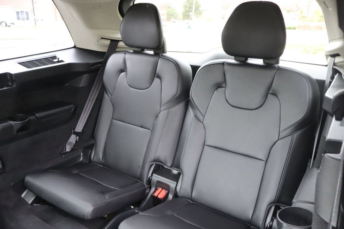 Used 2018 Volvo XC90 T6 Momentum w/ Convenience Package AWD/4WD image 21