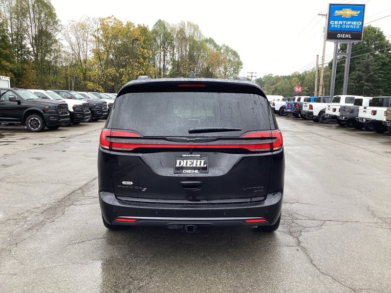 New 2026 Chrysler Pacifica Limited w/ S Appearance Package image 6