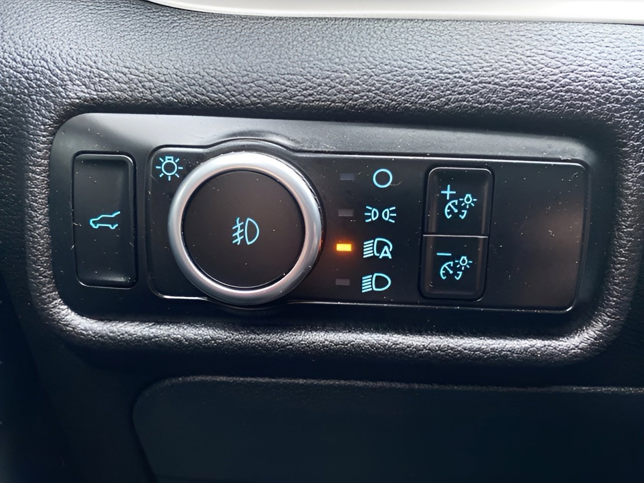 Used 2023 Ford Explorer XLT w/ Equipment Group 202A image 46