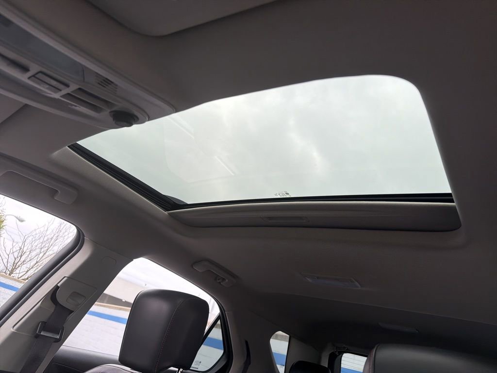 Used 2016 Chevrolet Equinox LTZ w/ Enhanced Convenience Package AWD/4WD image 11