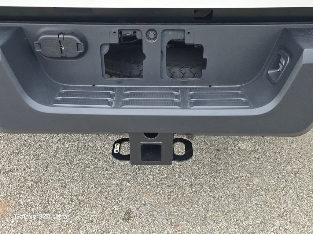 Used 2025 Toyota Tacoma SR image 9